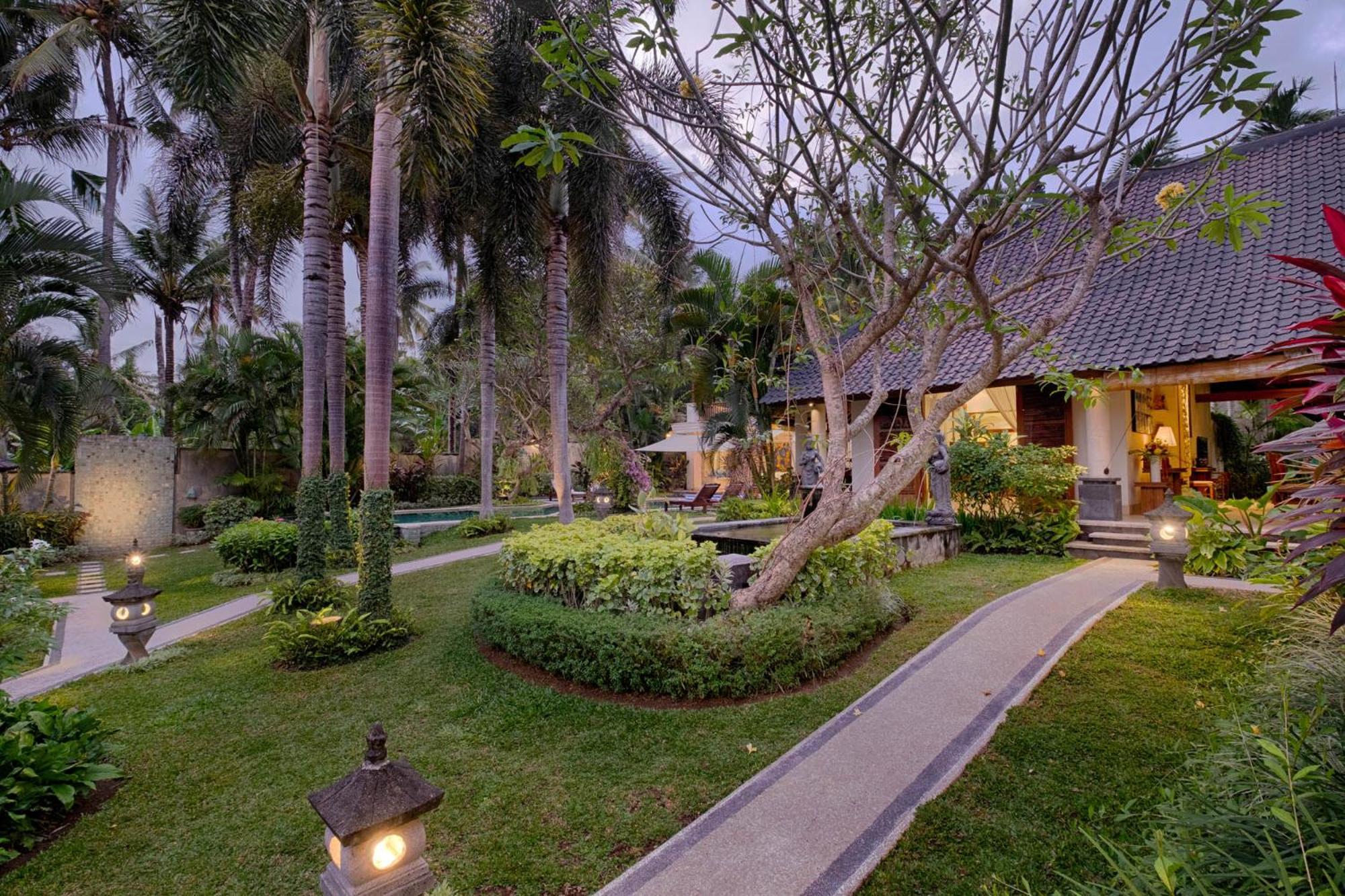 Kutus Kutus Saba Beach Villa ジョグジャカルタ エクステリア 写真