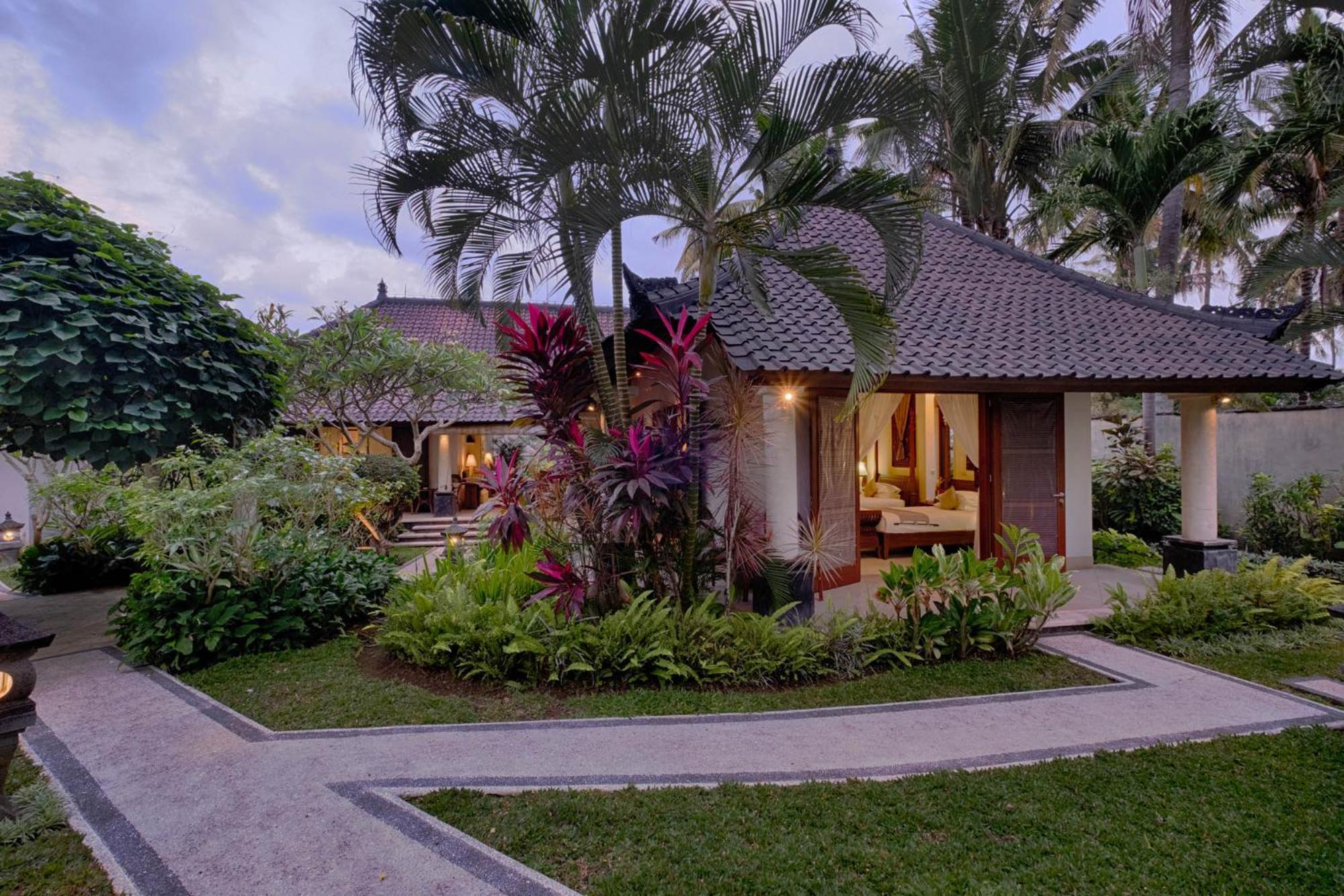 Kutus Kutus Saba Beach Villa ジョグジャカルタ エクステリア 写真