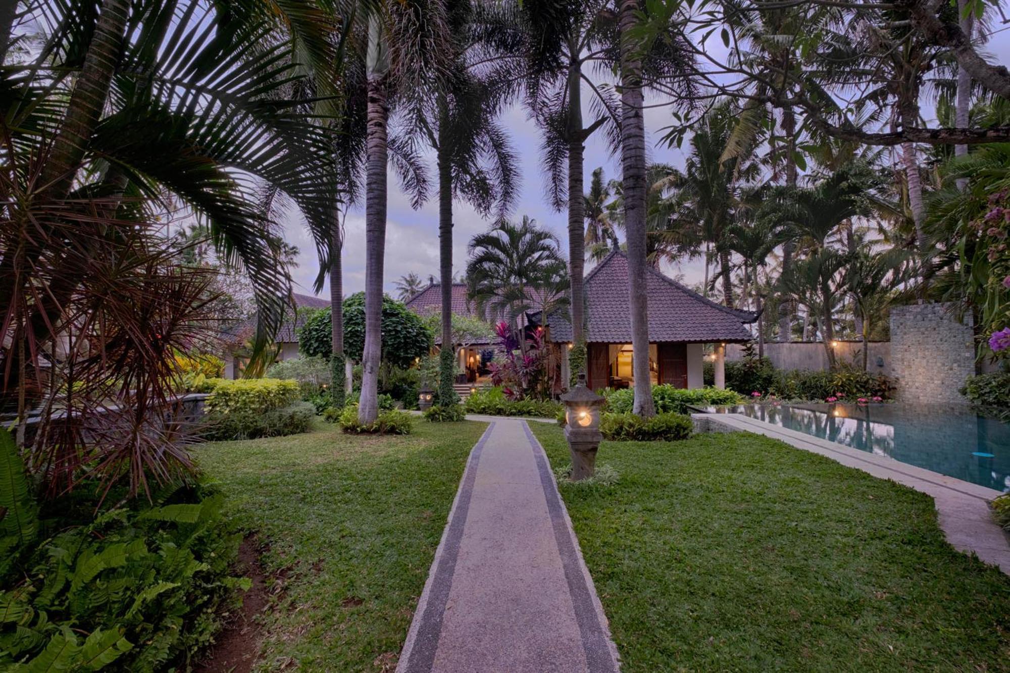 Kutus Kutus Saba Beach Villa ジョグジャカルタ エクステリア 写真